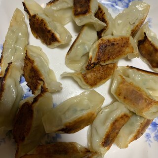 冷凍餃子の美味しい焼き方♪